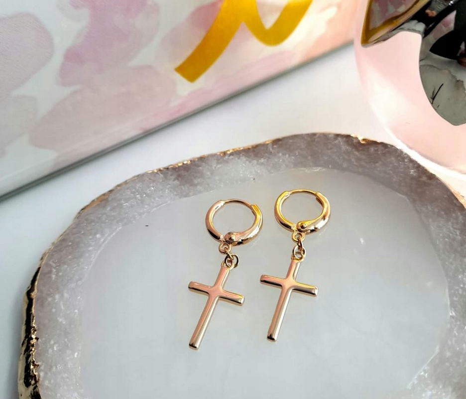 Pozlátené náušnice s krížikom Faith – Obrázok 3