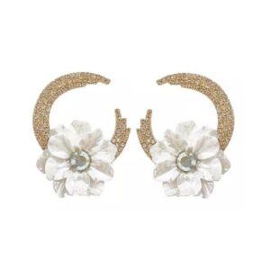 Pozlatené napichovacie náušnice s bielym kvetom