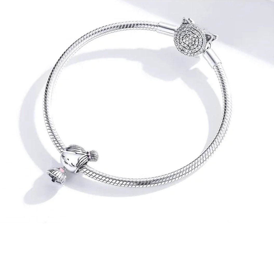 Strieborný prívesok S925 Dievča so Sukničkou – Obrázok 3